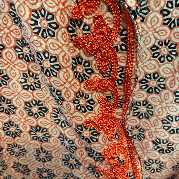 Ava Christine Geometric Medallion Print Top Lightweight 1X - Picture 3 of 8